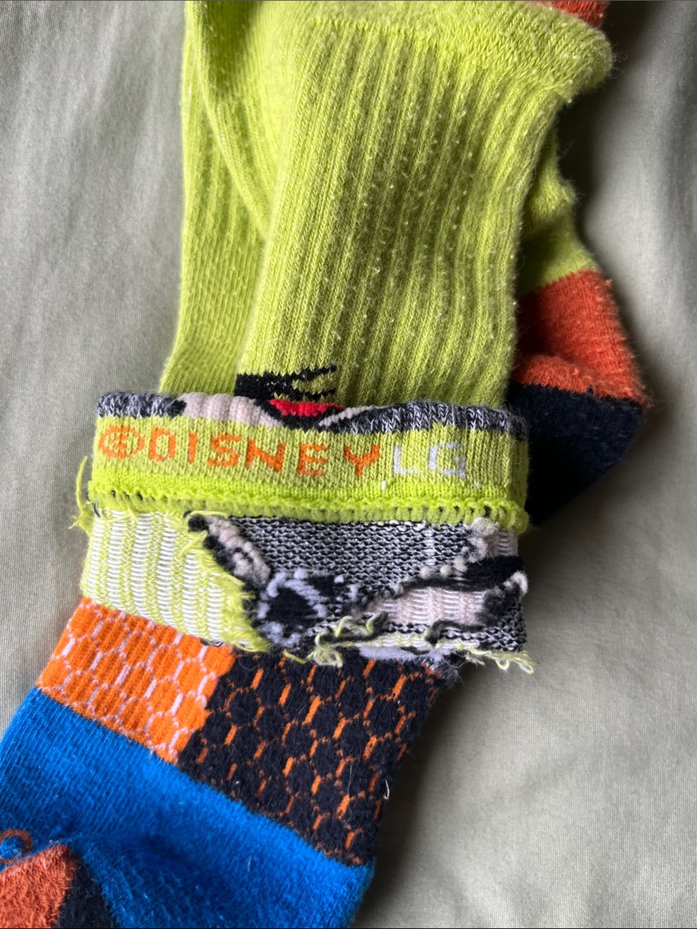 Bombas Bee Better Goofy Disney socks LG - Picture 3 of 5